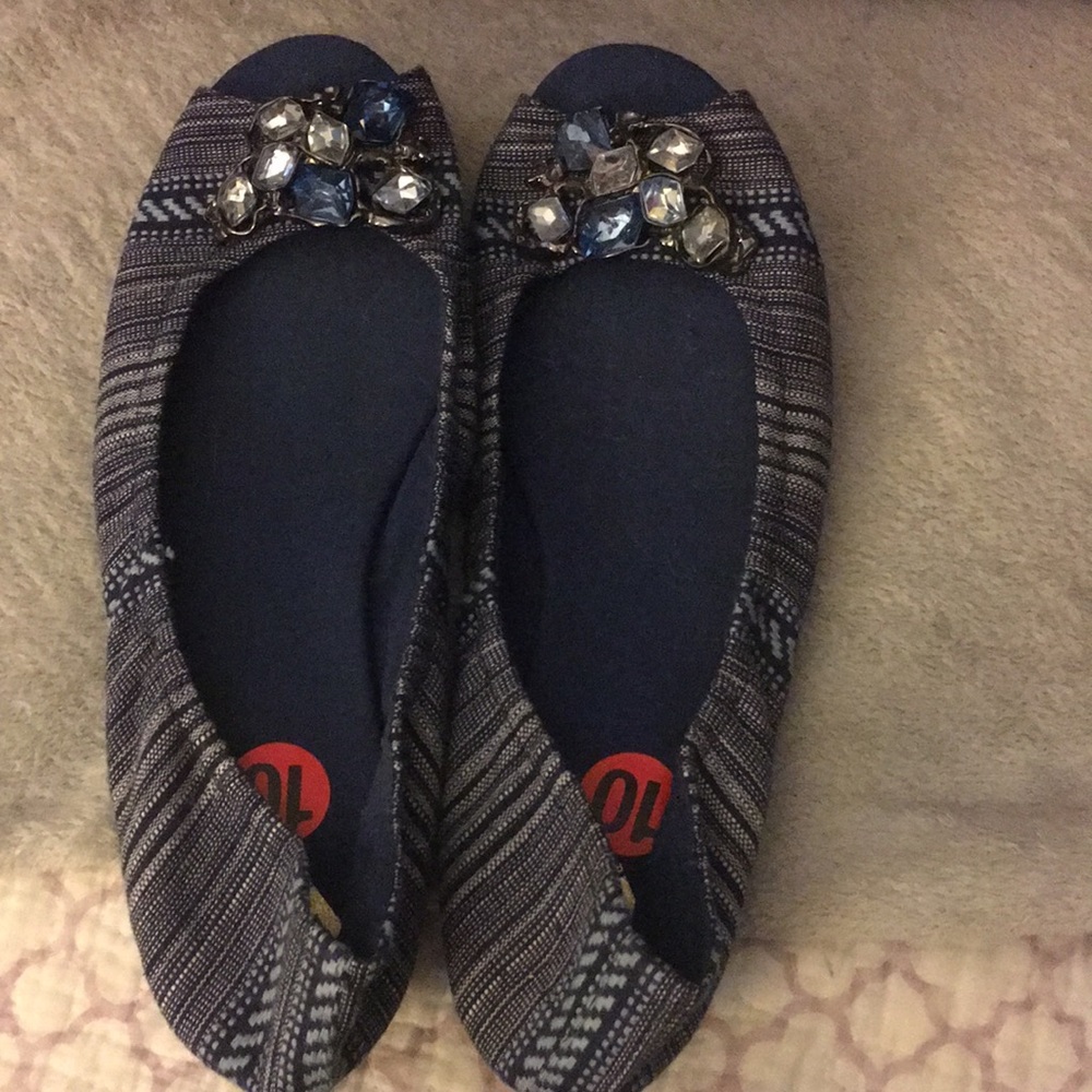 Report navy flats
